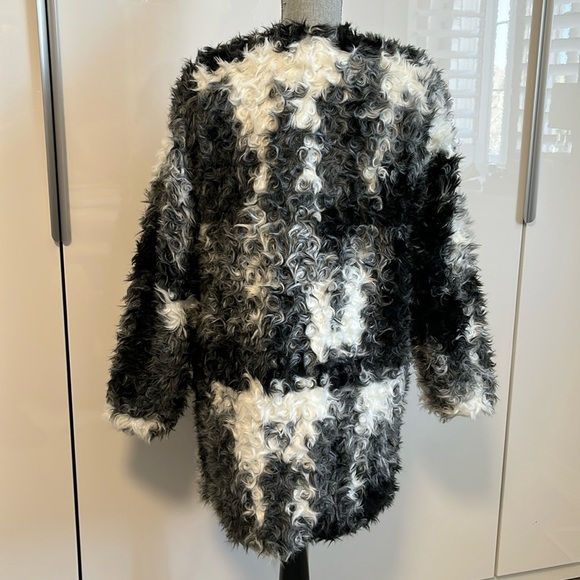 HOST PICK 🖤 ZARA Curly Lamb Faux Fur Coat Lined,  Size M - Picture 4 of 13